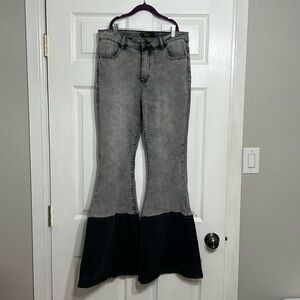 LUCKY & BLESSED preowned gray and black jeans - size 12, high rise flare